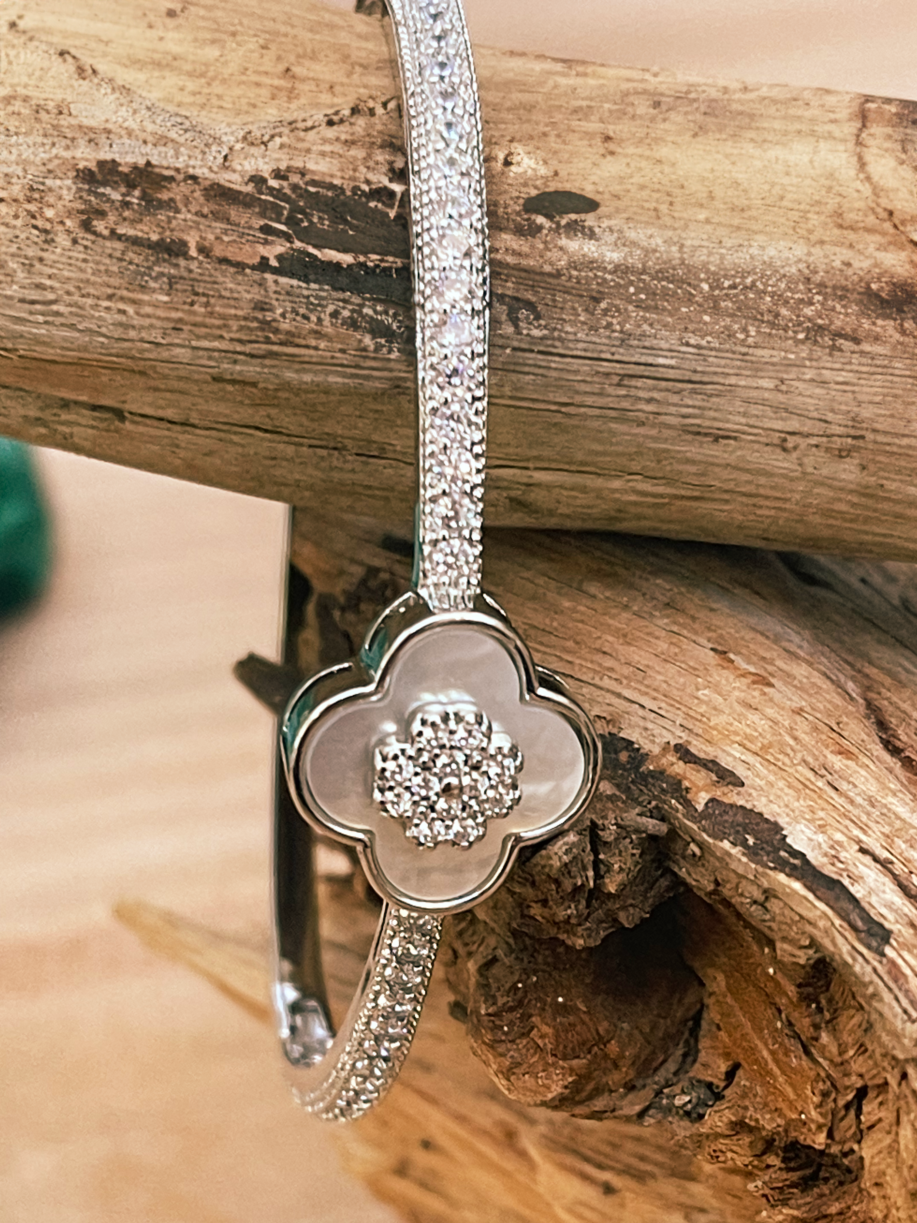 Lucky Sliver Clove Bracelet