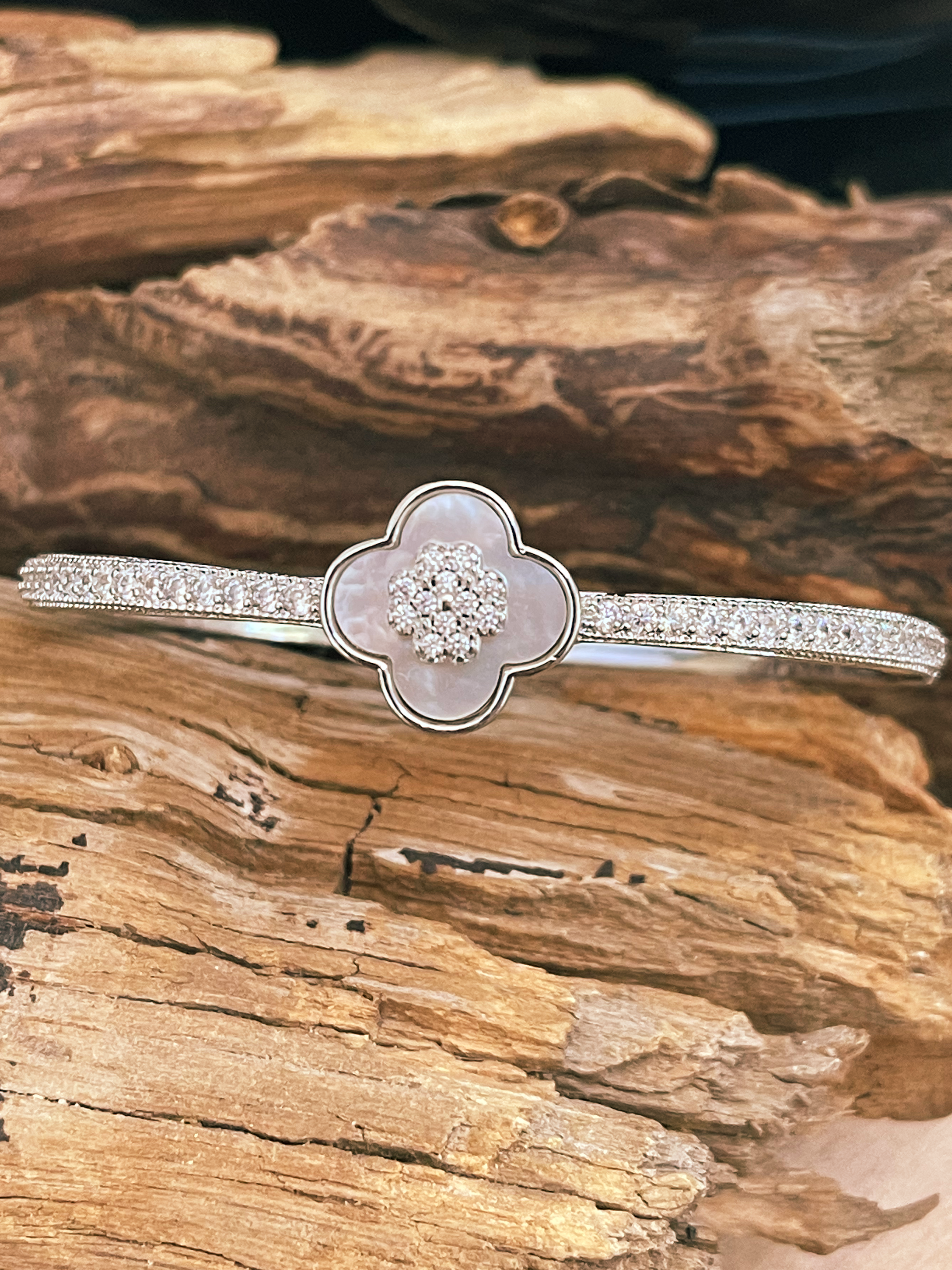Lucky Sliver Clove Bracelet